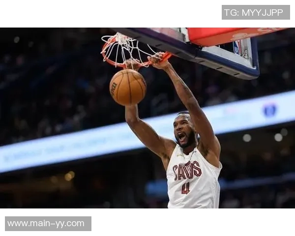 莫布里上半场表现出色三投三中贡献八分三板两助攻助力球队攻势