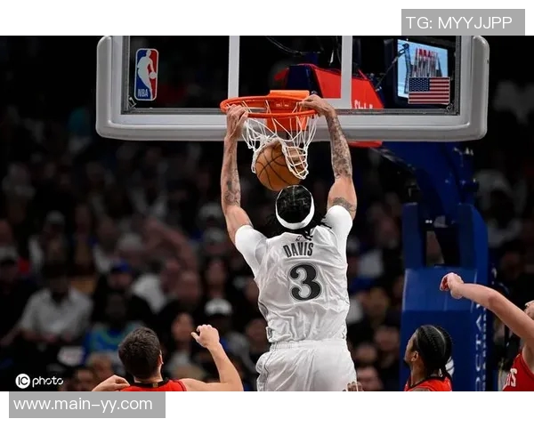 浓眉上半场表现亮眼13投5中贡献13分10篮板2助攻1盖帽助球队领先